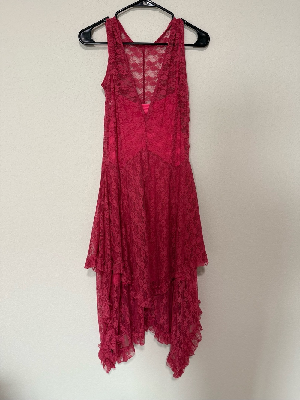Amazon Women's Sleeveless Lace High-Low Dress in Deep Rose